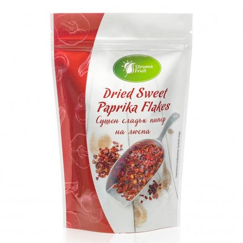 Dried sweet paprika flakes