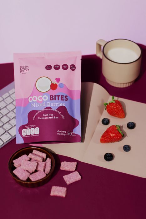 MIXED BERRIES COCONUT SNACK BARS 50G