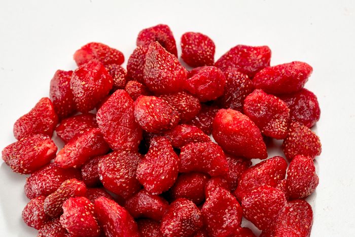 INFUSED DRIED STRAWBERRY (SUGAR OR APPLE JUICE CONCENTRATED)