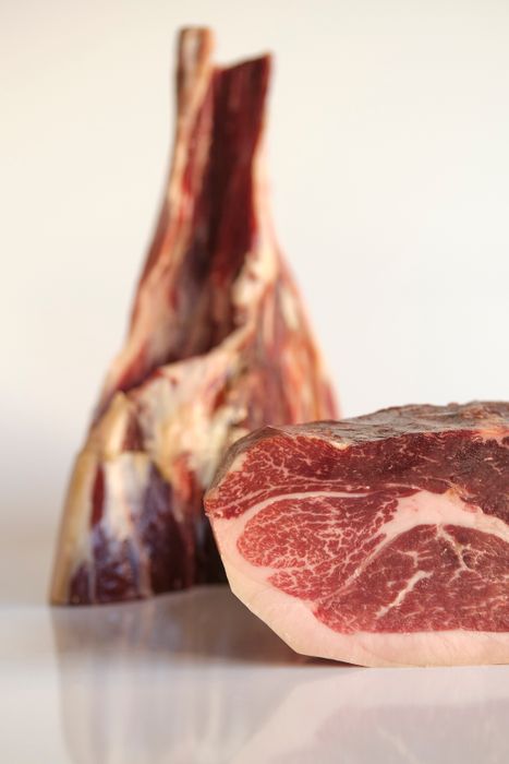 JAMON BELLOTA 100% IBÉRICO (ACORN FED 100% IBERIAN HAM)