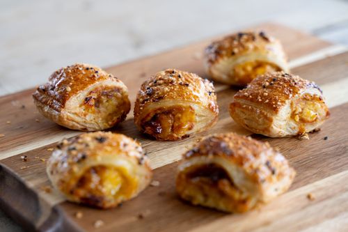 54g Extra Mature Cheddar & Caramelised Onion Chutney Rolls