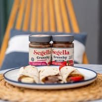 Segella Crunchy Hazelnut Spread with Strawberry Pieces