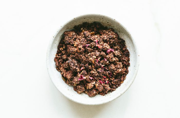 ASHWAGANDHA AND COCOA GRANOLA