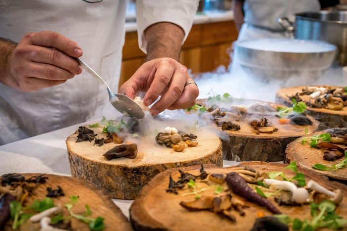 Making your menu shine with social media