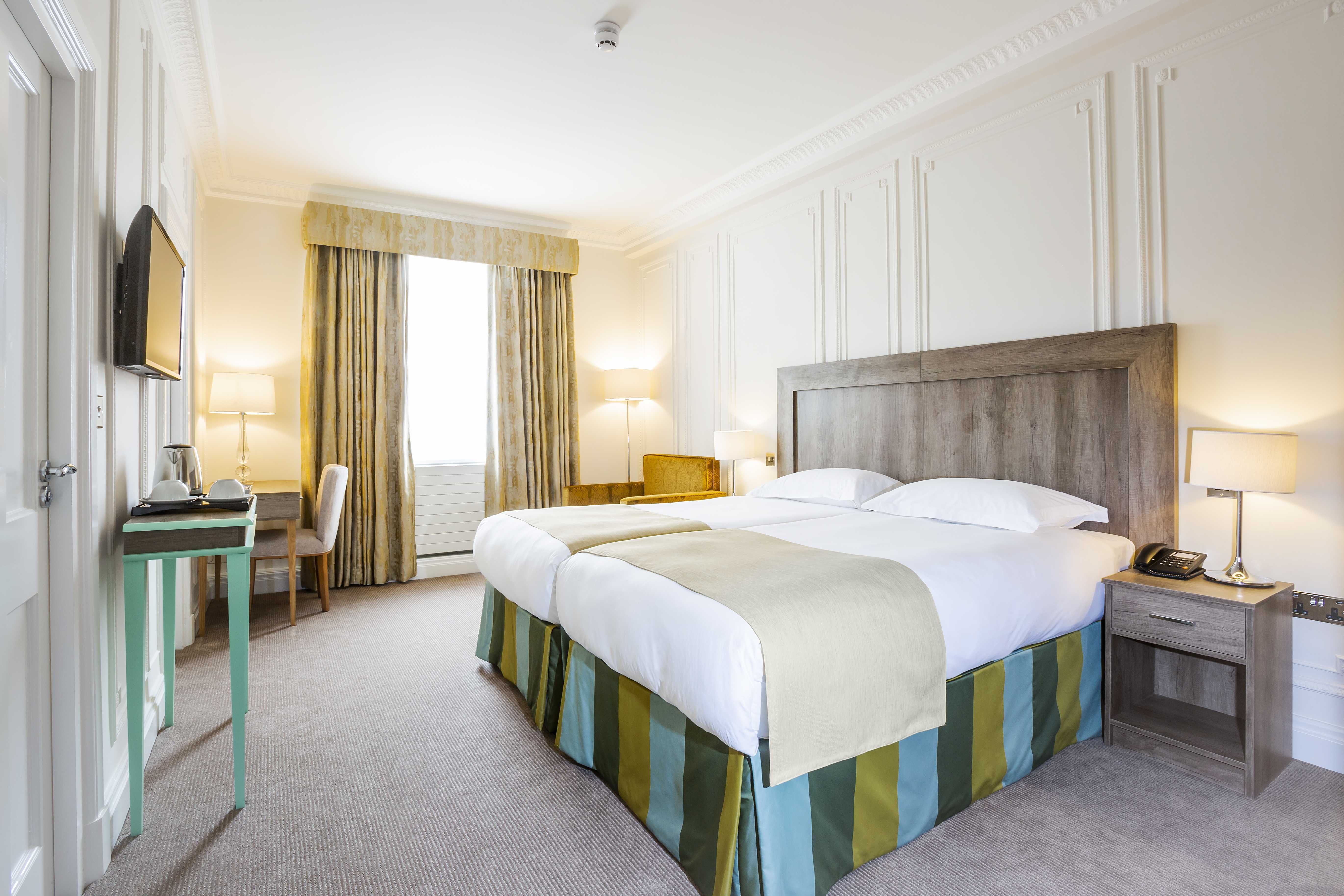 Astor Court bedroom