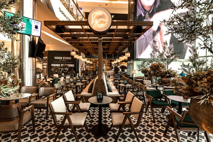 Restaurant chairs and armchairs