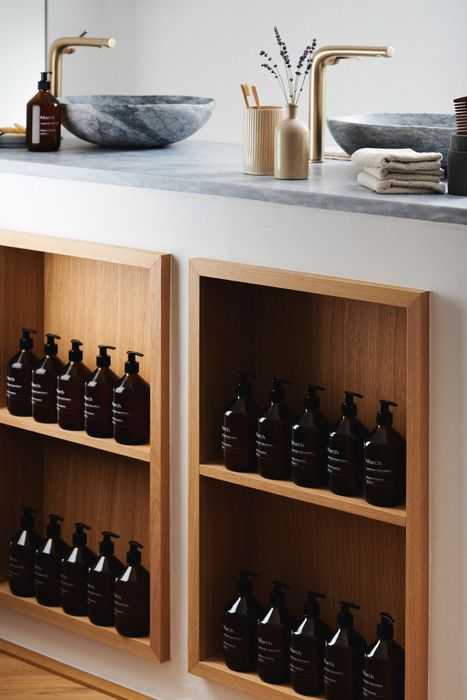 Natural Cosmetics: Lavender & Botanical