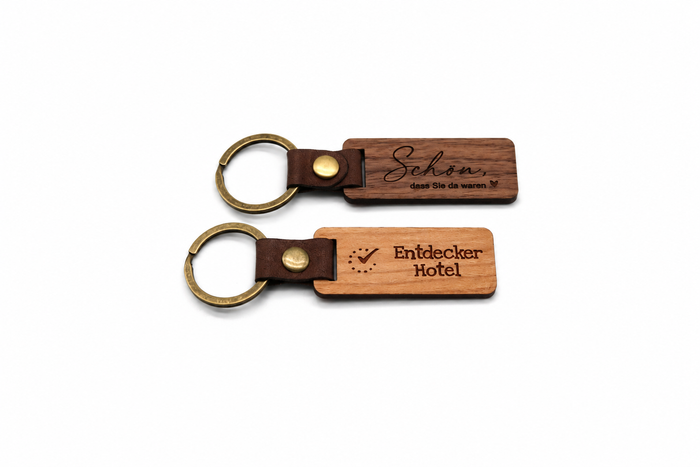 Personalisierte Holz-Schlüsselanhänger als Abreisegeschenk