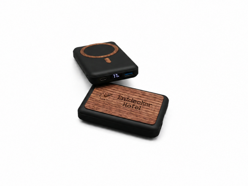 Personalisierte Powerbank aus Holz für Hotelgäste