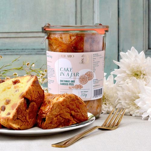 Delicario: Cake in a Jar with Sultanas and Candied Peel