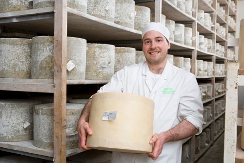 Whey to go! Keen's Cheddar crowned Supreme Champion at the Virtual Cheese Awards 2022