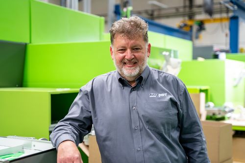 DEAN BRADLEY JOINS GLAZPART BOARD