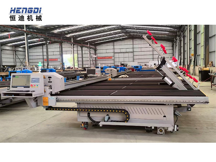 INSULATING GLASS PROCESSING LINE AND SEALING ROBOT