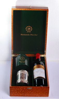 MACKWOODS TEA & WINE IN A FELT LINED GIFT BOX, WITH AN ELEGANT BURLWOOD FINISH