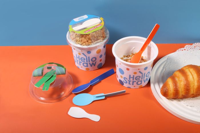 Cup Topper with In-pack Paper Cutlery