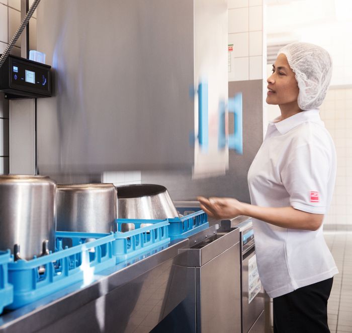 MEIKO AUTO HOODS SAVE 40 MINUTES PER SHIFT AND PROTECT STAFF