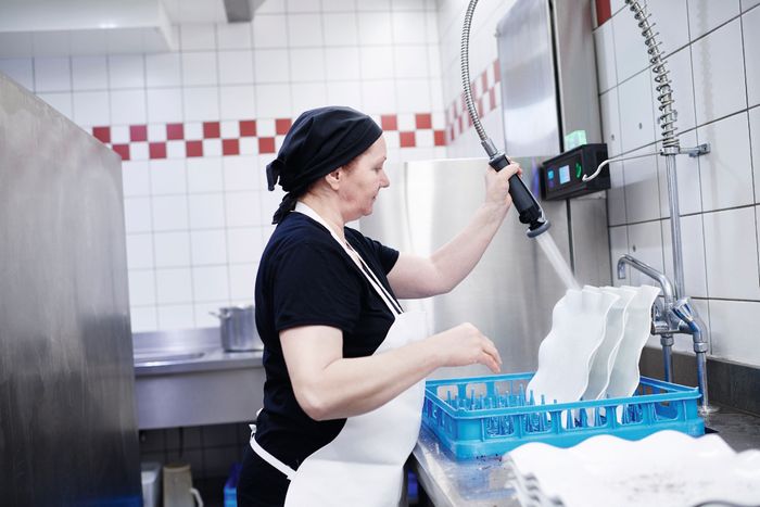 MEIKO AUTO HOODS SAVE 40 MINUTES PER SHIFT AND PROTECT STAFF