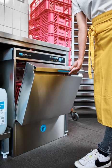 MEIKO’S NEW UPster XD  EXTRA-LARGE UNDERCOUNTER DISHWASHER 