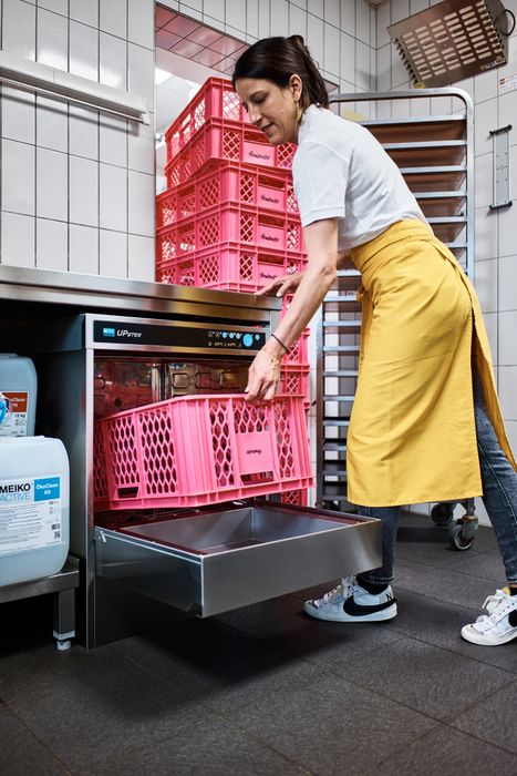 MEIKO’S NEW UPster XD  EXTRA-LARGE UNDERCOUNTER DISHWASHER 