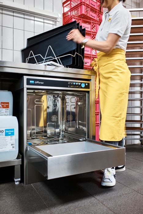 MEIKO’S NEW UPster XD  EXTRA-LARGE UNDERCOUNTER DISHWASHER 