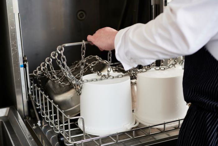 MEIKO LAUNCHES A SPACE-SAVING COMPACT POT WASHER AND UTENSIL WASHING MACHINE 