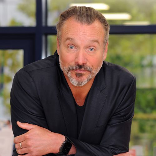 Professor Bas Kodden