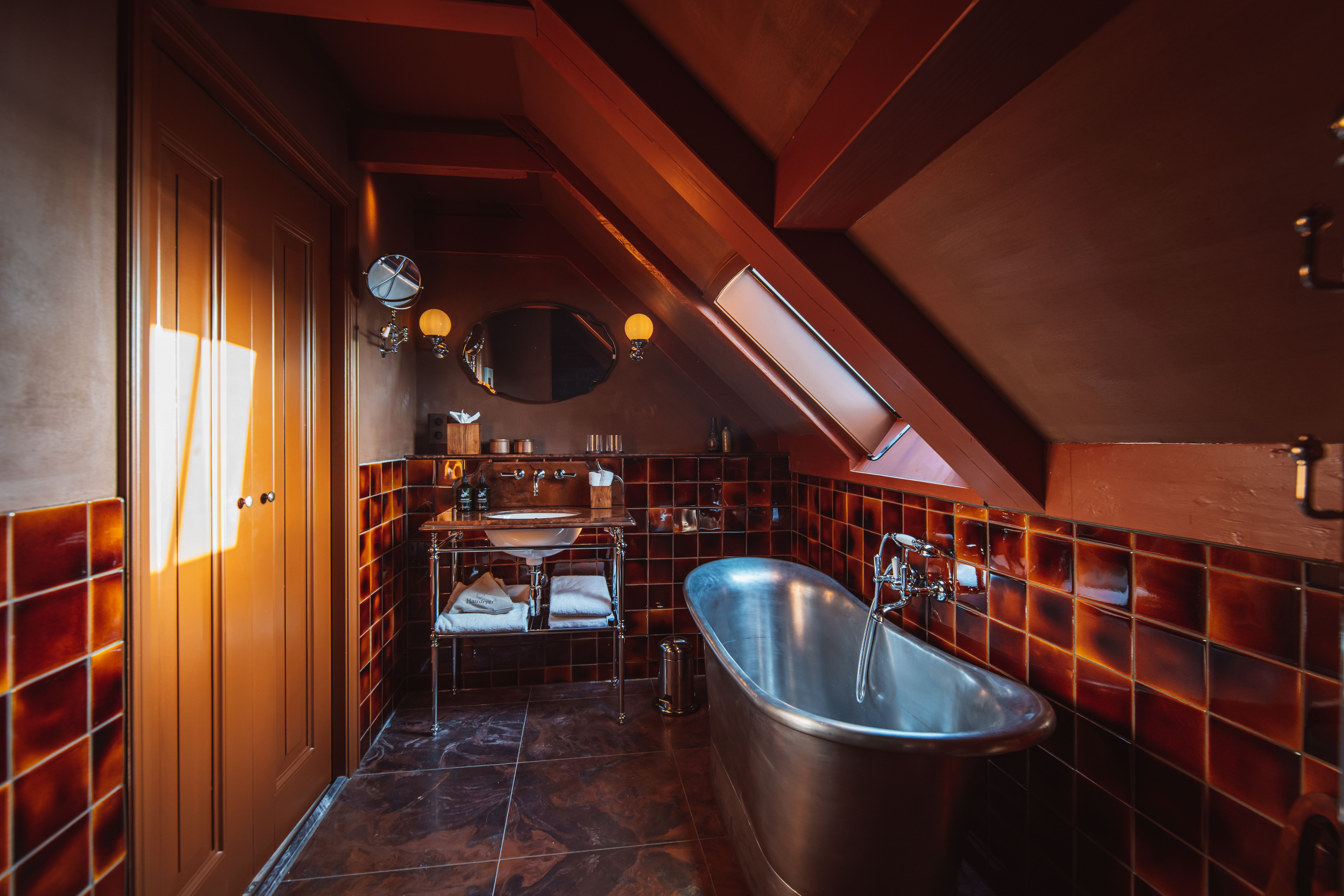 Hotel De Durgerdam - bathroom