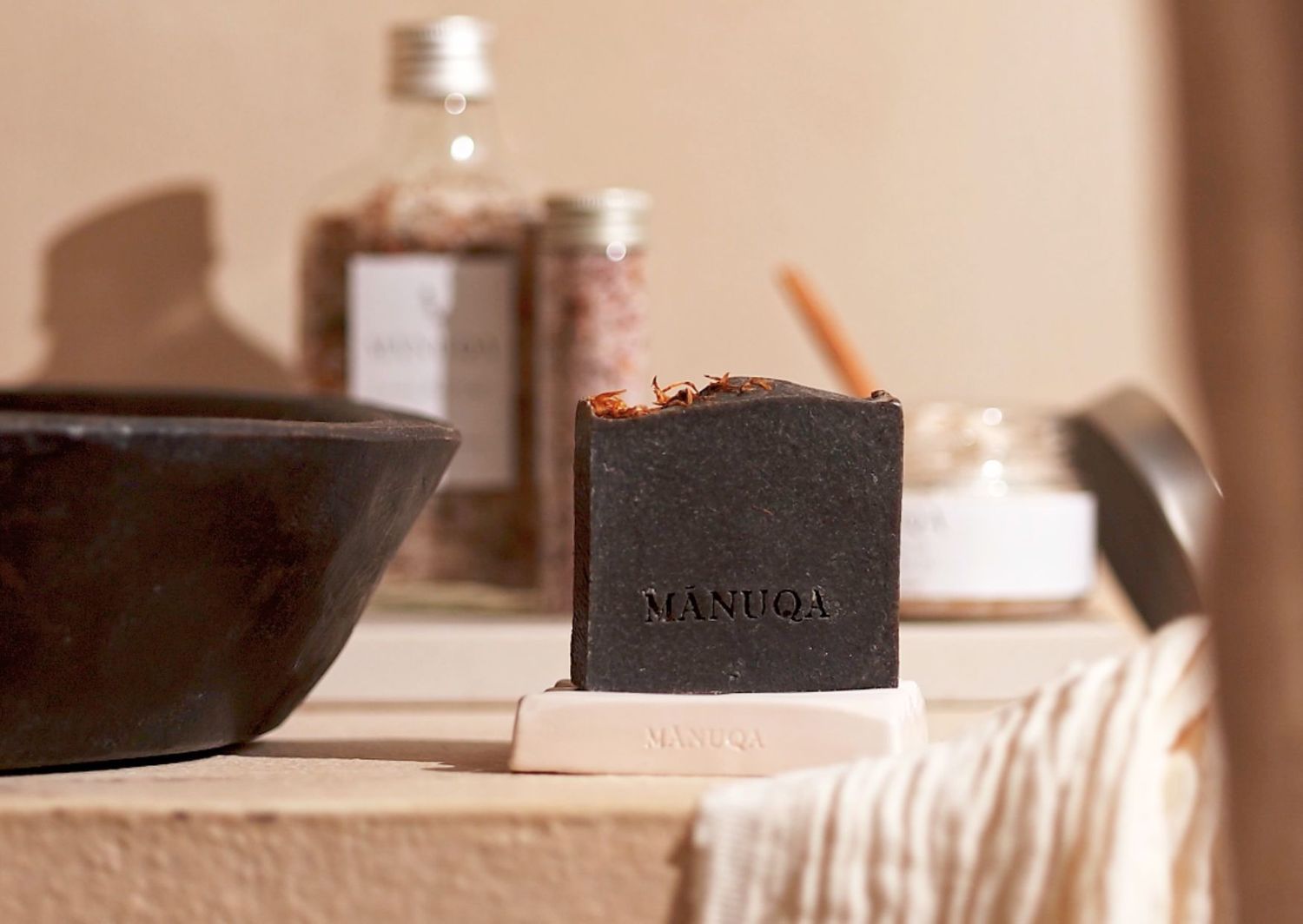 Cover image - MÂNUQA