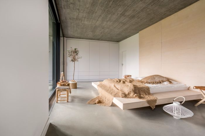 MICROCEMENT - A Seamless Decorative System For Walls and Floors