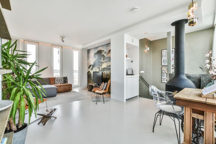 MICROCEMENT - A Seamless Decorative System For Walls and Floors