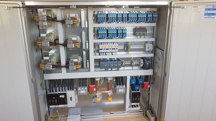 voltage regulator / Netzregler