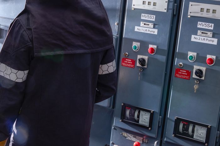 ProGARM ULTRA LIGHTWEIGHT ARC RATED SWITCHING SUIT WITH PYRAD® TECHNOLOGY BY GORE-TEX LABS