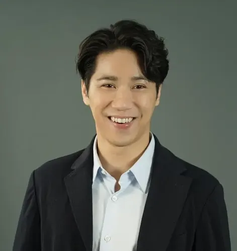 Speaker profile image for Samuel Chan