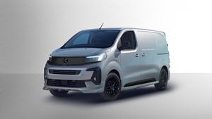 Vauxhall, Vivaro Electric Doublecab M Electric 136hp Automatic GS