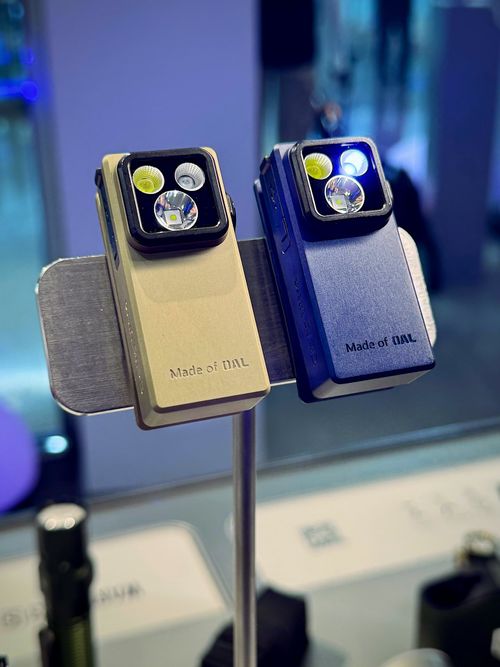 Oclip Ultra Clip-On EDC Light with Floodlight & Spotlight & UV Light