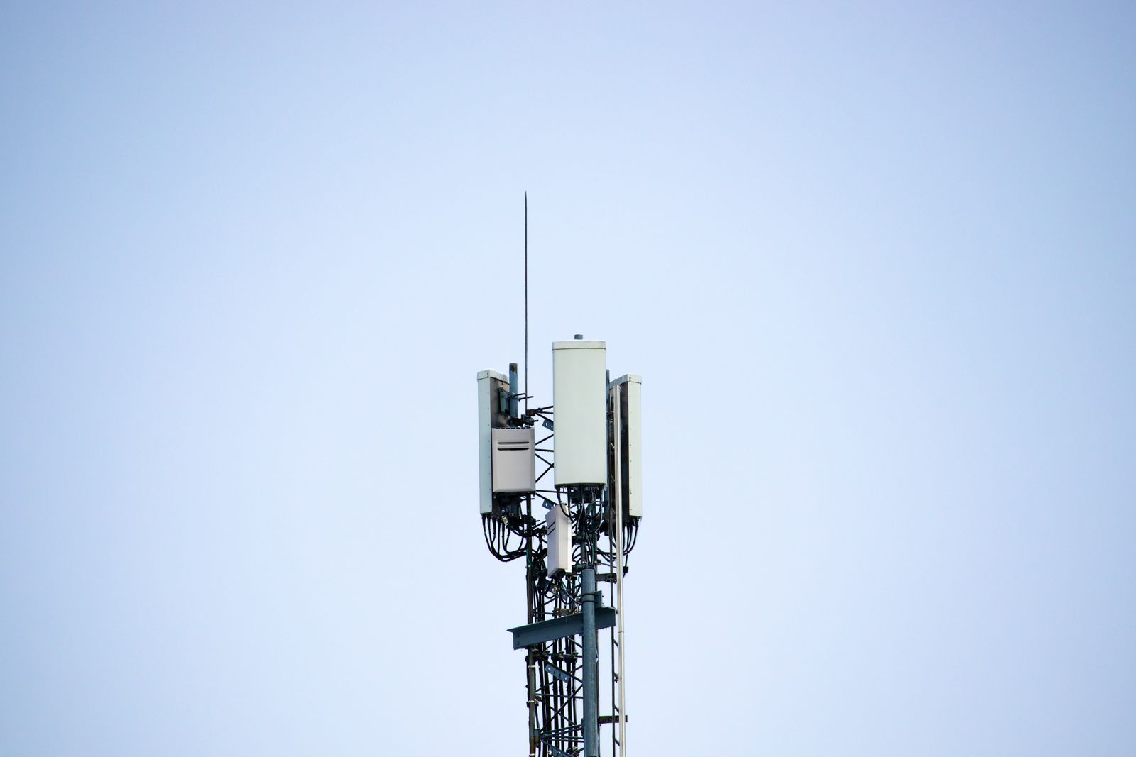 Mastering the Shift: Leveraging Software for Dominance in the Tetra to LTE Transition