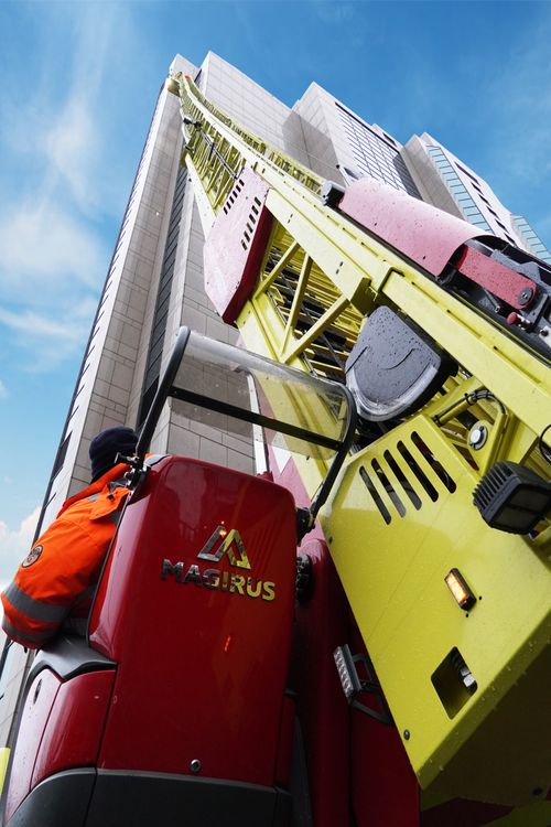 London Fire Brigades 64m Turntable Ladder During Training