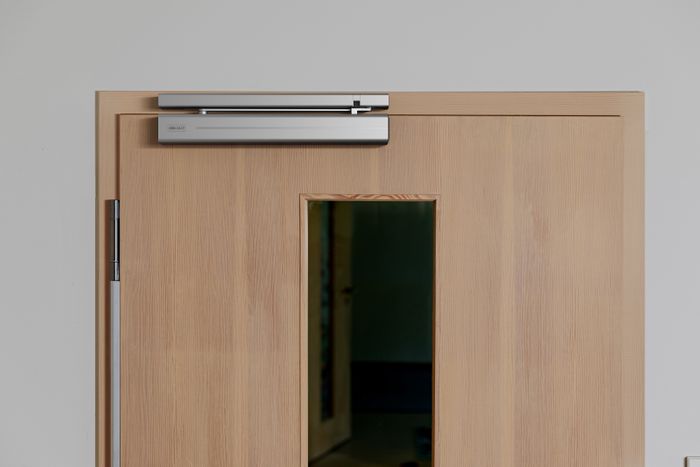 Close-Motion door closer