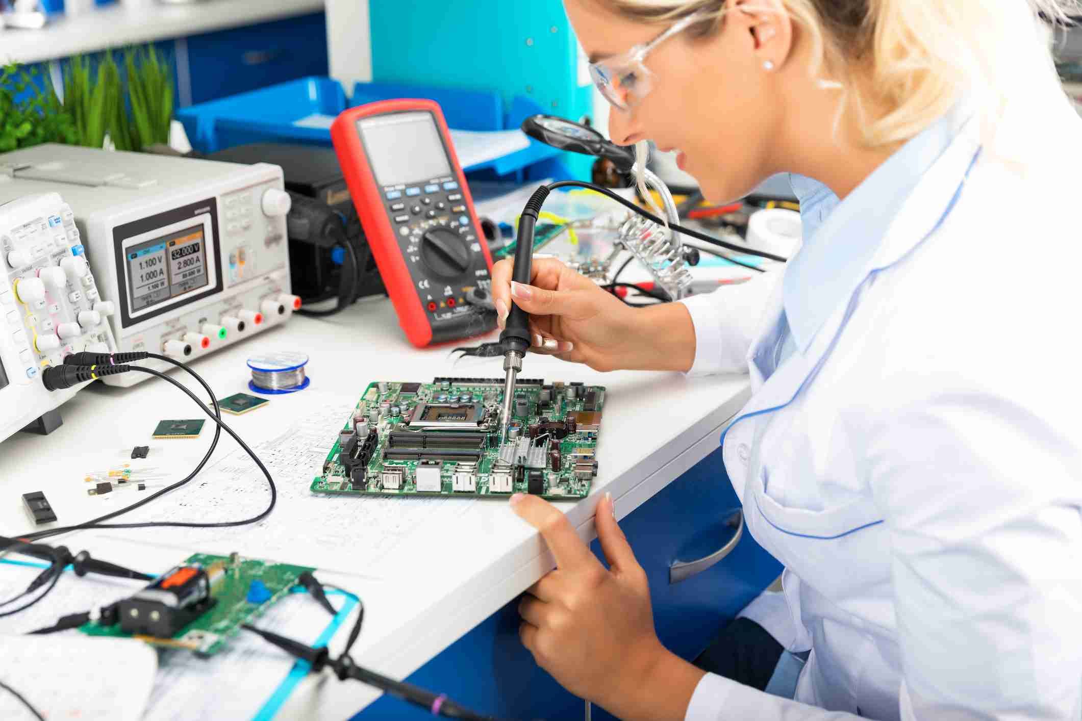 DEFIBRILLATOR CALIBRATION & SERVICING