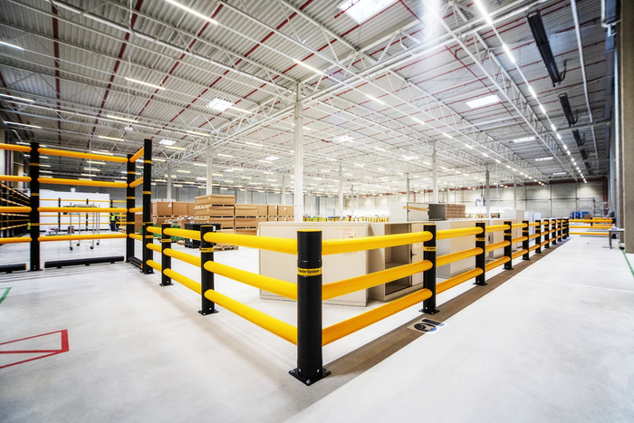 TRAFFIC R3 FLEXIBLE BARRIER