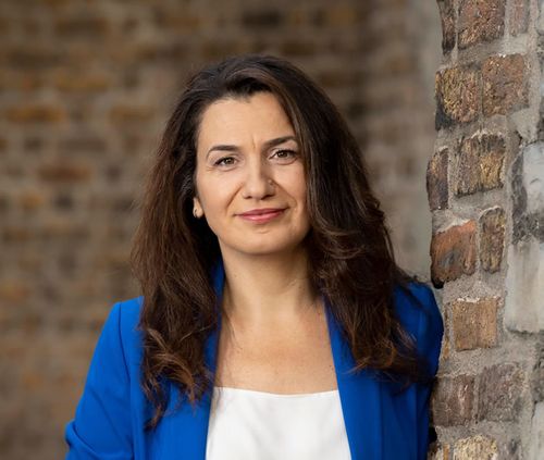 Speaker profile image for Derya Sousa