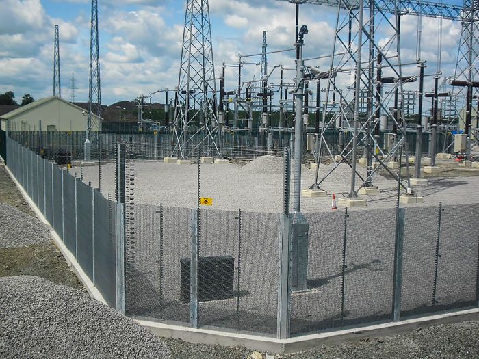 Armaweave by Zaun - Self Raking Woven Security Fencing and Gates
