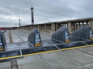Hampton Court Bridge ' temporary HVM as an interim measure