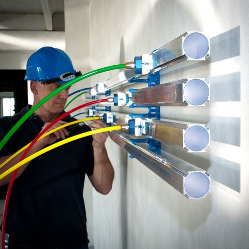 Compressed air distribution: not just piping. With Teseo products, support starts from the compressor room all the way to machine side