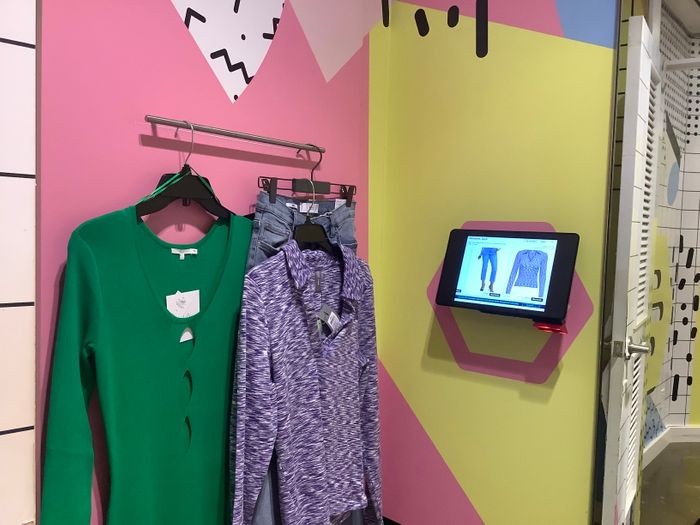 Crave's Smart Fitting Room Solution