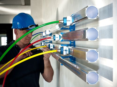 Compressed air distribution: not just piping. With Teseo products, support starts from the compressor room all the way to machine side
