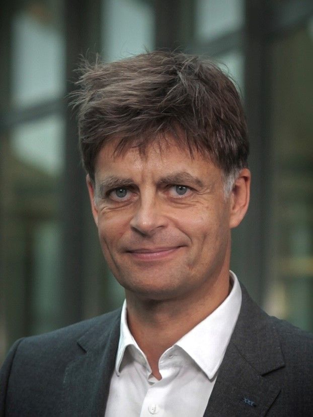 Dr. Dirk  Dreher