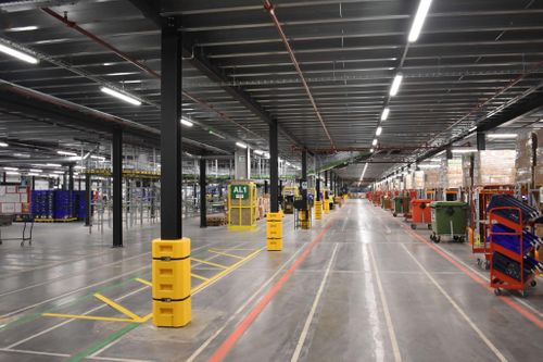 NEW RETAIL DISTRIBUTION CENTRE BENEFITS FROM  ECOLIGHTING LED LIGHTING