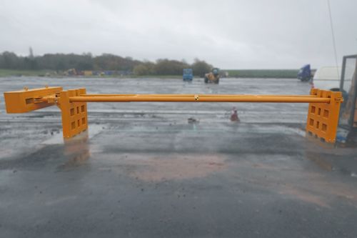 Avon Universal Cedar Gate 