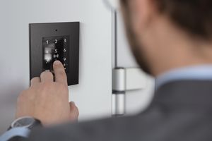 2N® Access Unit 2.0 – Bluetooth & Touch keypad & RFID